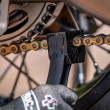 MUC-OFF MOTORCYCLE CHAIN BRUSH ΒΟΥΡΤΣΑ ΚΑΘΑΡΙΣΜΟΥ ΑΛΥΣΙΔΑΣ 