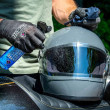 MUC-OFF HELMET & VISOR CLEANER ΚΑΘΑΡΙΣΤΙΚΟ ΚΡΑΝΟΥΣ & ΖΕΛΑΤΙΝΑΣ 32ML