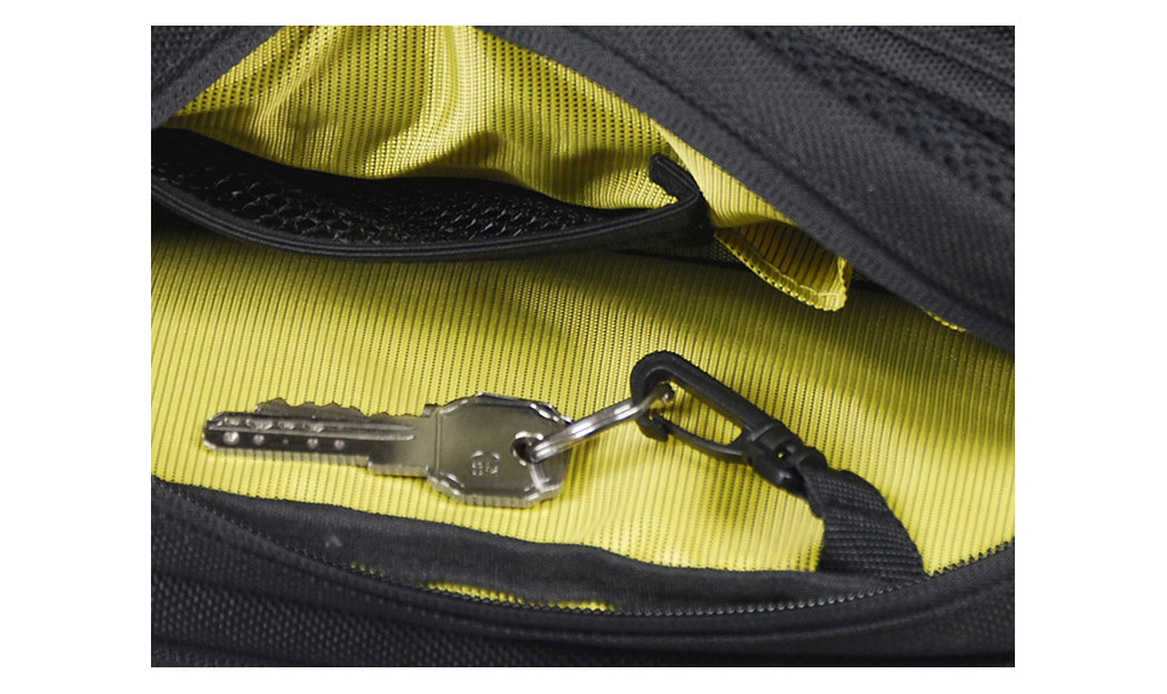 SHAD SL03 ΤΣΑΝΤΑΚΙ ΜΕΣΗΣ 3LT BLACK 