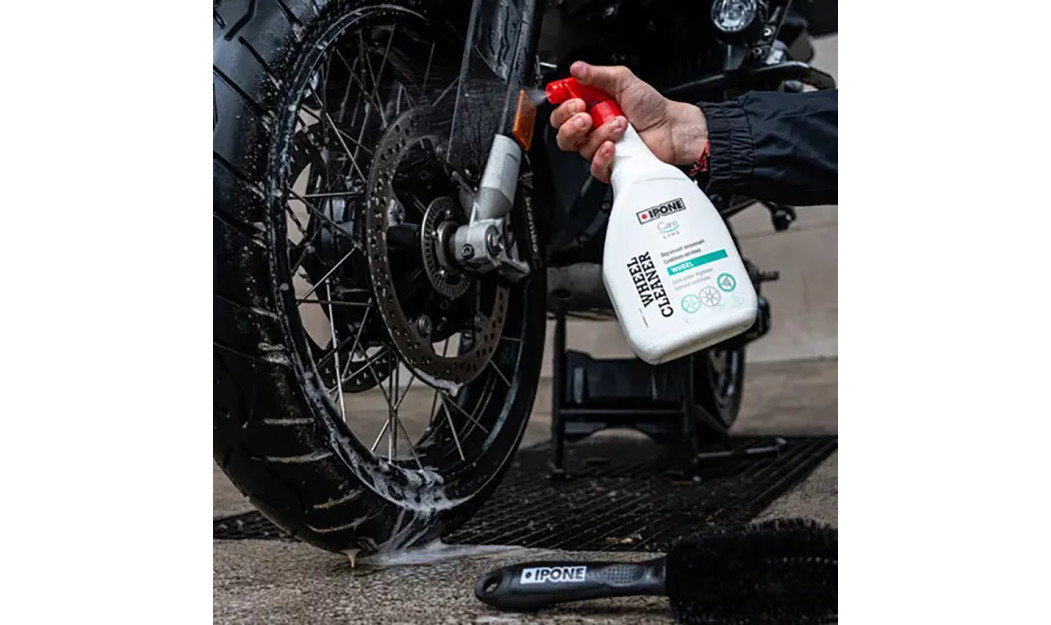 IPONE ΣΕΤ ΠΕΡΙΠΟΙΗΣΗΣ ΜΟΤΟΣΥΚΛΕΤΑΣ CLEANING KIT 4 ΤΕΜ.