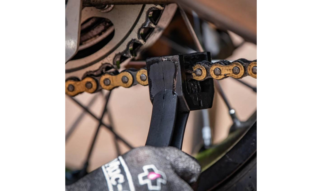 MUC-OFF MOTORCYCLE CHAIN BRUSH ΒΟΥΡΤΣΑ ΚΑΘΑΡΙΣΜΟΥ ΑΛΥΣΙΔΑΣ 