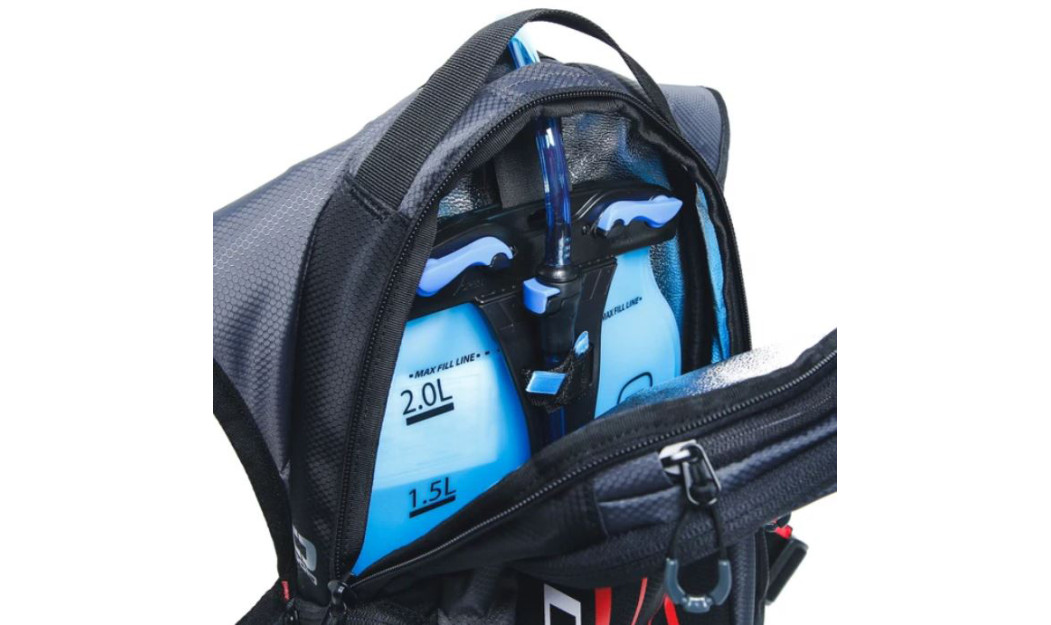 DAINESE ALLIGATOR ΣΑΚΙΔΙΟ ΠΛΑΤΗΣ ΜΕ ΕΝΣΩΜΑΤΩΜΕΝΟ ΑΣΚΟ ΝΕΡΟΥ BLACK/ RED