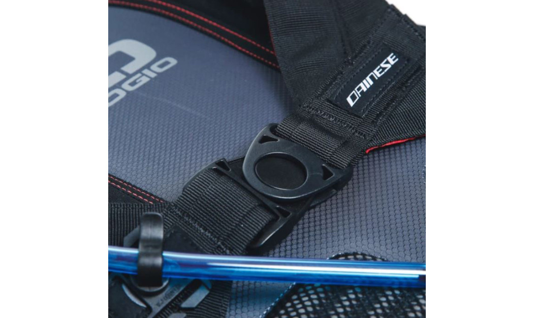 DAINESE ALLIGATOR ΣΑΚΙΔΙΟ ΠΛΑΤΗΣ ΜΕ ΕΝΣΩΜΑΤΩΜΕΝΟ ΑΣΚΟ ΝΕΡΟΥ BLACK/ RED