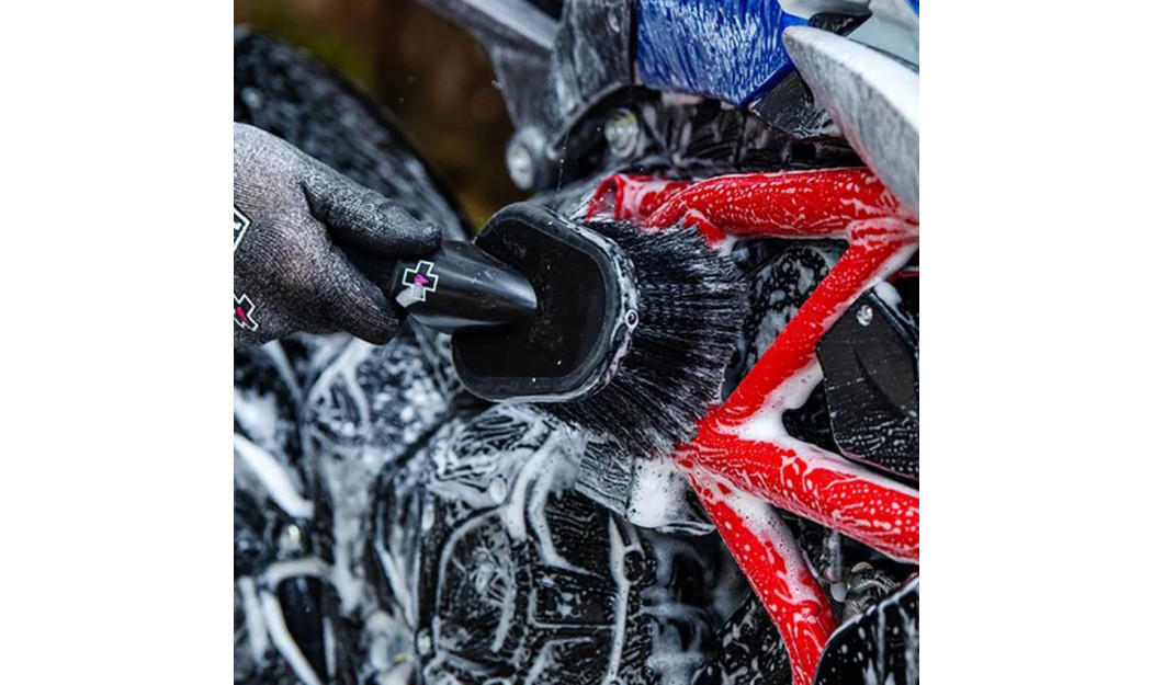 MUC-OFF SOFT WASHING BRUSH ΜΑΛΑΚΗ ΒΟΥΡΤΣΑ ΠΛΥΣΙΜΑΤΟΣ 