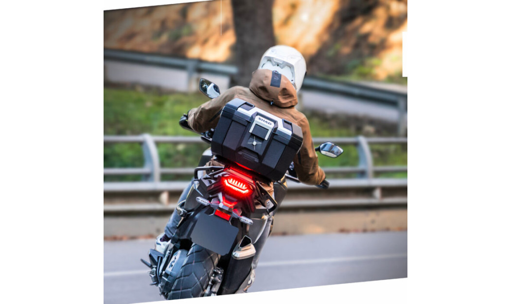 SHAD TERRA ΒΑΛΙΤΣΑ ΚΕΝΤΡΙΚΗ ΜΕ ΚΑΠΑΚΙ ΑΛΟΥΜΙΝΙΟΥ TOP CASE TR41/D0TR41200 41L