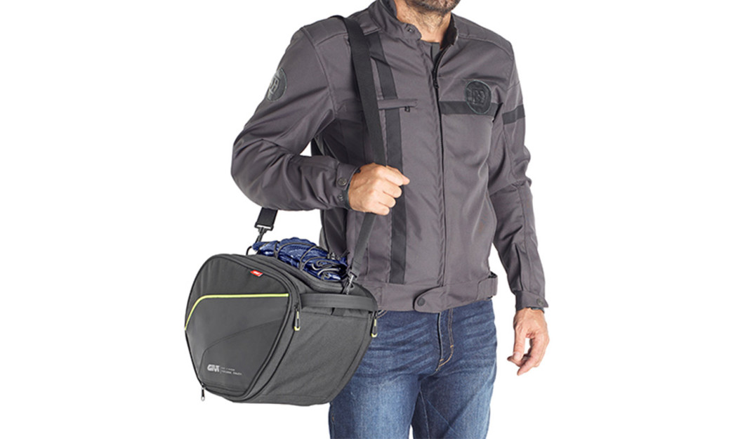ΤΣΑΝΤΑ SCOOTER EA135 BLACK 15L